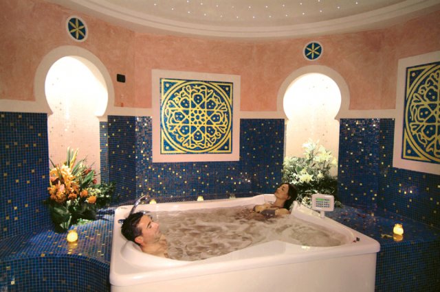 Hydromassage for 1 Guest for Aromatic and Chromatic Baths